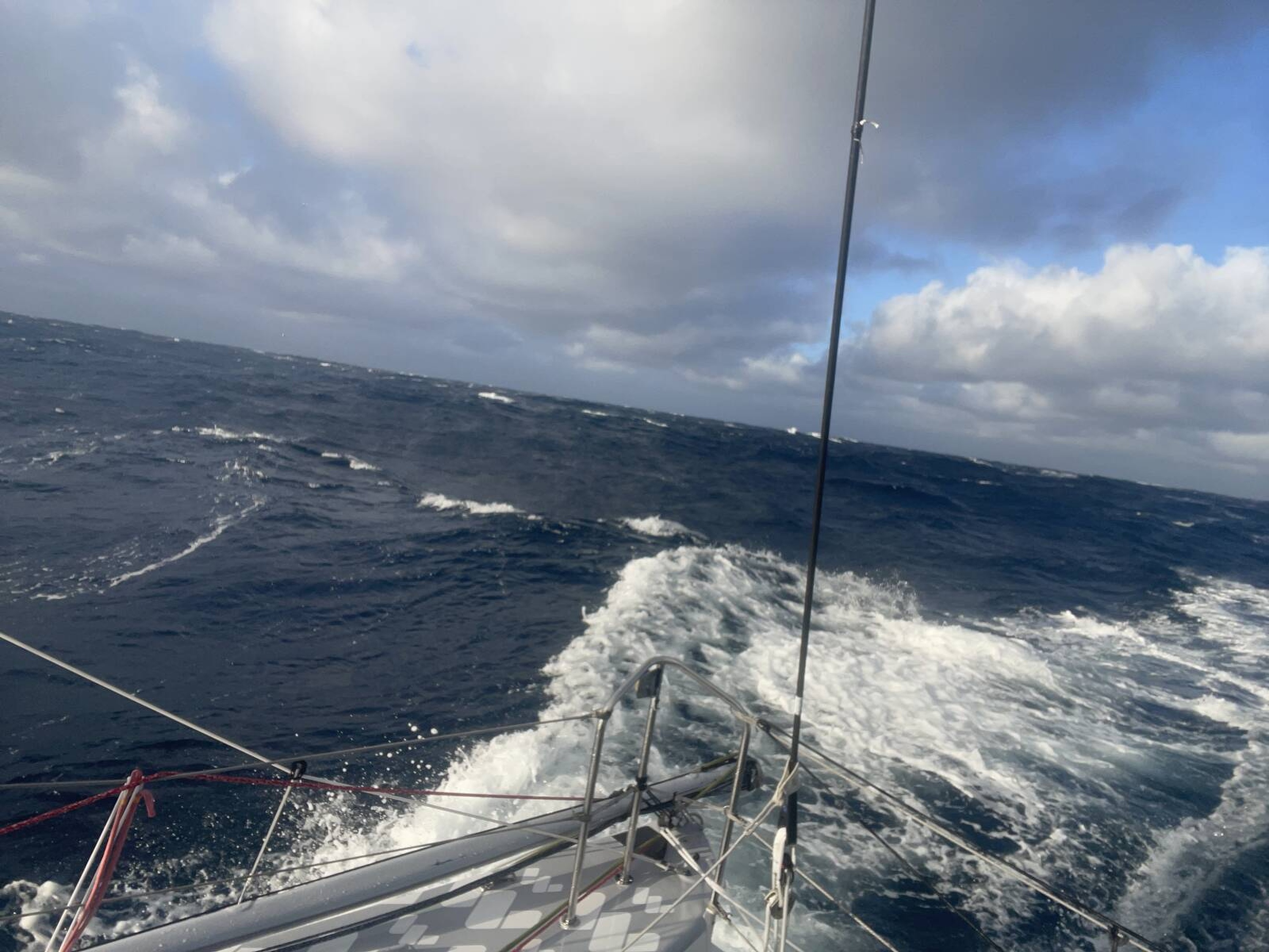 [PHOTO] L'IMOCA MACSF blessé mais en route vers le cap Horn
