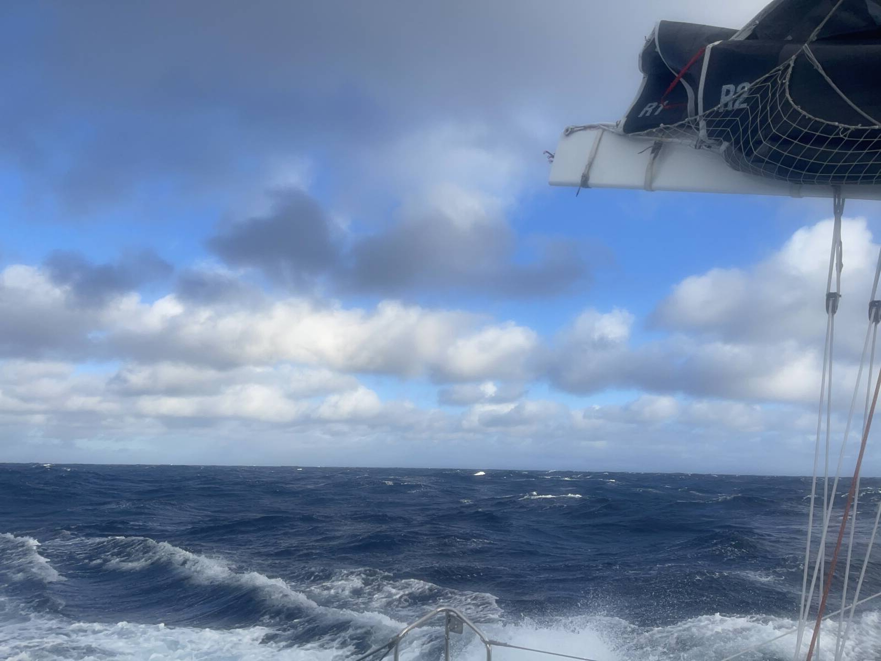 [PHOTO] Casse d'une pièce du rail d'écoute de grand-voile