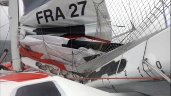 Privée de grand-voile, Isabelle Joschke reste en course