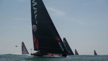 Communiqué de presse : Vendée Arctique : départ spectaculaire de l’IMOCA MACSF pour une course vers l’inconnu