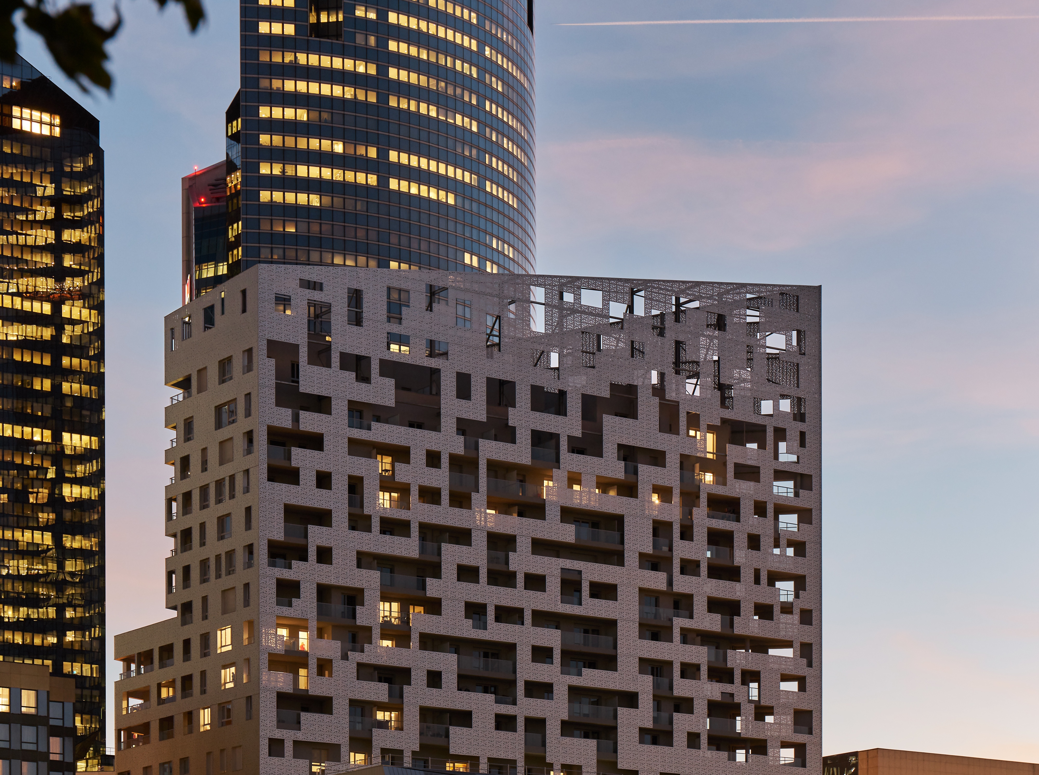 NEXITY REÇOIT LE TROPHÉE « QUARTIER D’AFFAIRES À VIVRE » POUR LES PROGRAMMES « SKYLIGHT - CAMPUSEA GRANDE ARCHE » ET « CAMPUS DE L’ARCHE », À PUTEAUX (92)