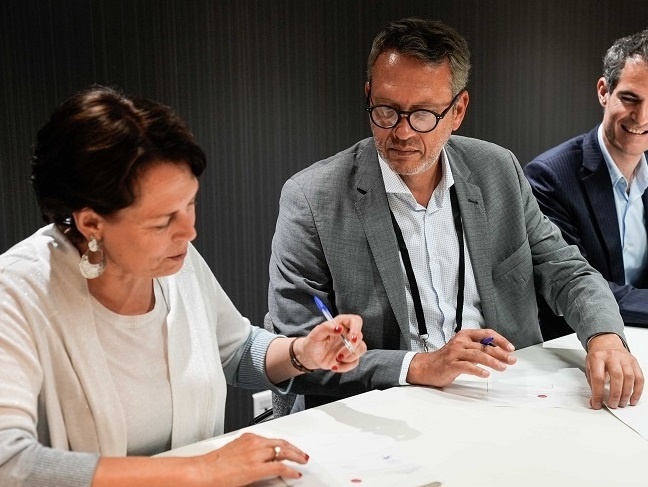 Photo signature_Saint-Gobain_Nexity_pressroom.jpg