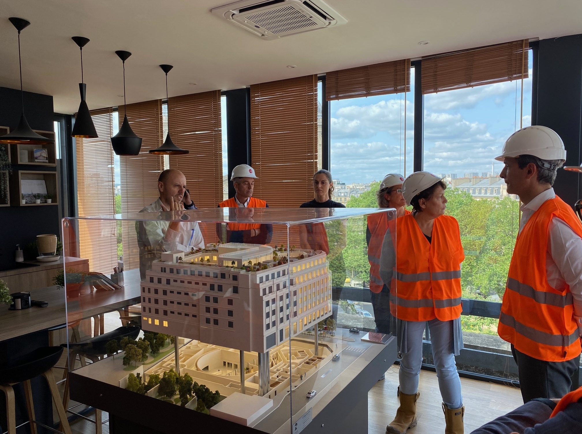 CARRÉ INVALIDES : VISITE DU CHANTIER À L’OCCASION DU 1er ANNIVERSAIRE DU PARTENARIAT AVEC SAINT GOBAIN
