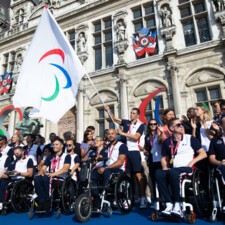 Arrivée du drapeau paralympique et retour des athlètes