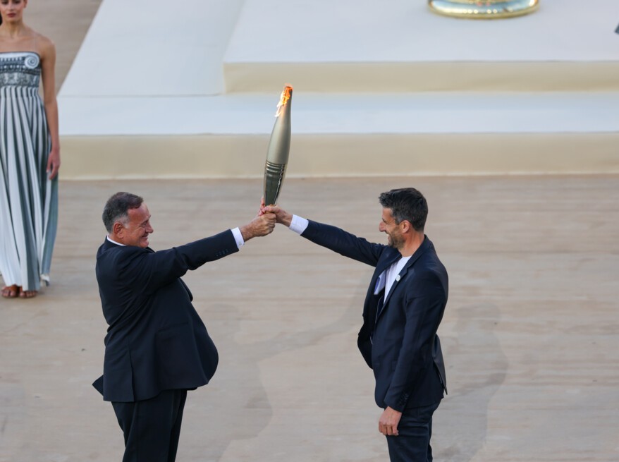 The Olympic Flame is in the hands of Paris 2024! Sights set on Marseille, with Florent Manaudou as France's first Torchbearer!
