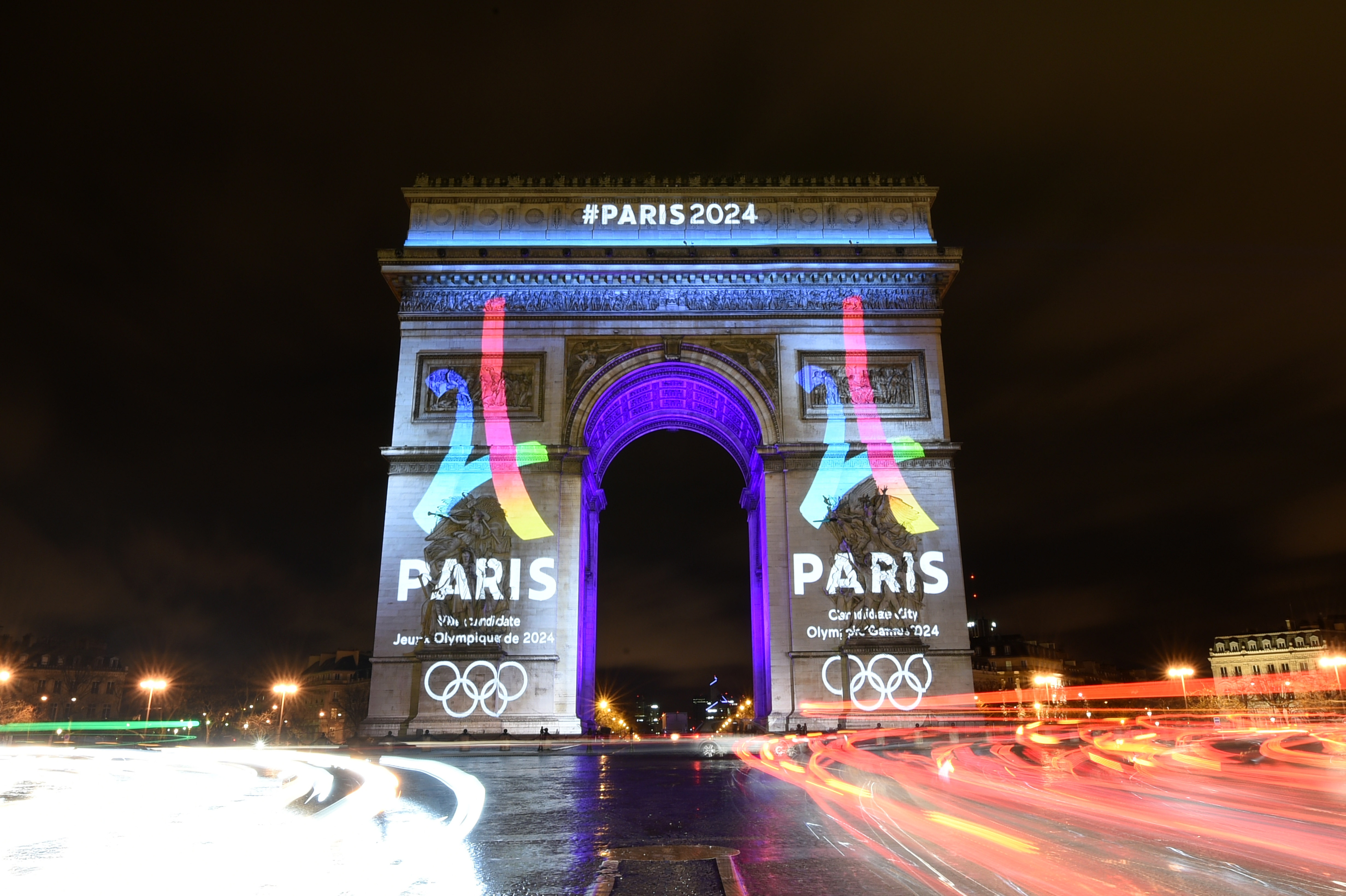 Presentation of the logo on the Arc de Triomphe - Paris2024 Pressroom