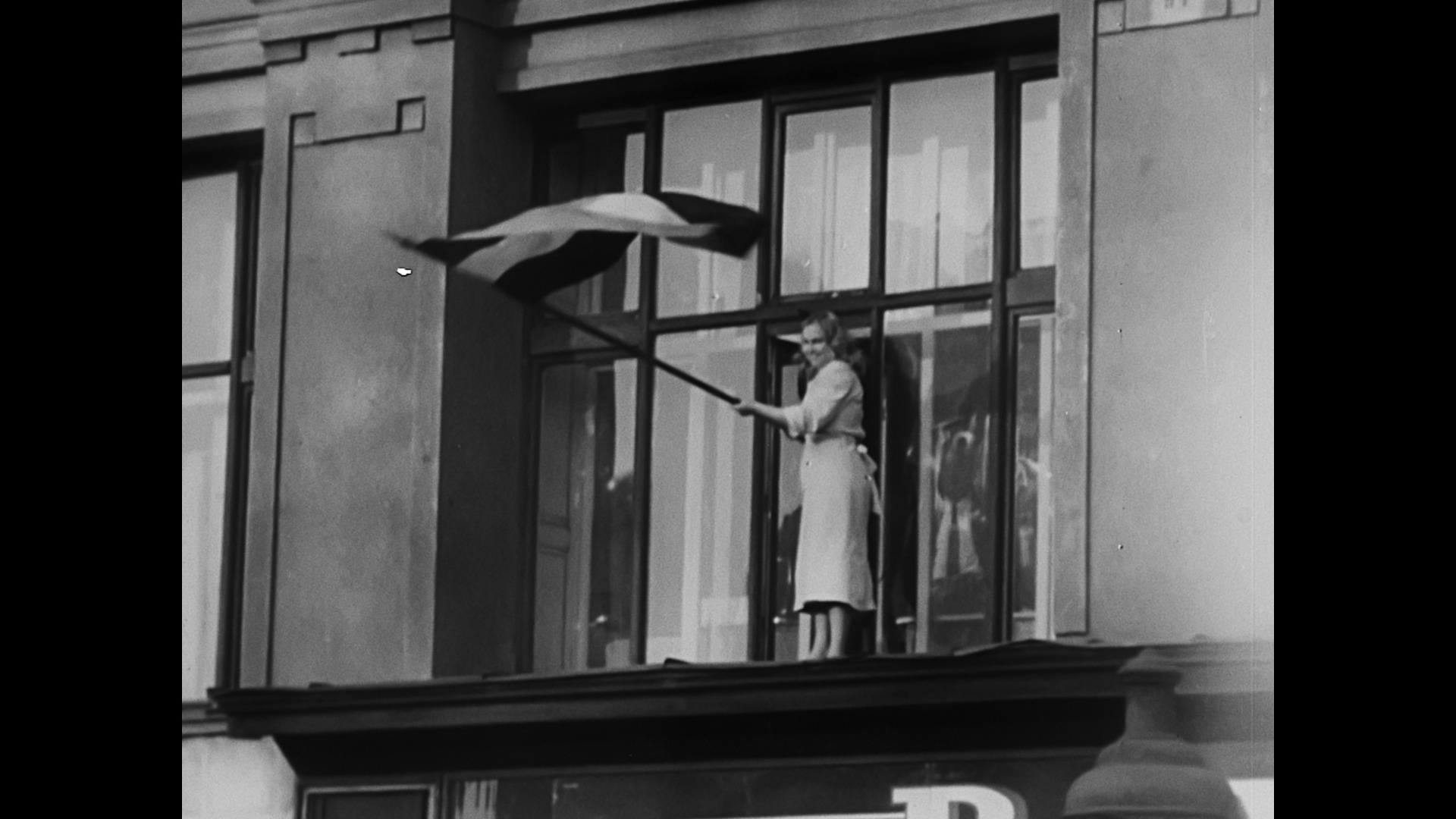 ┬® Roche Productions_3_EP3.jpg