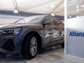 Coche lujo y logo Allianz_baja.jpg