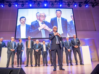 [Photo] Dominique GARNIER, Directeur Général et le Comité de Direction Générale de la BPALC