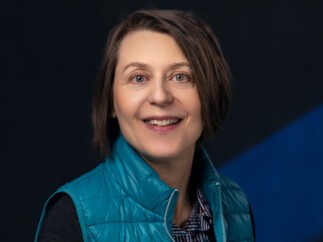 [Photo]  Isabelle LAURENT, Dirigeante Effective en charge du Secrétariat Général, embarquant la Direction des Contrats, la Direction des Paiements, le Juridique et les Achats.