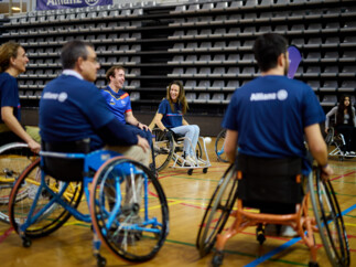 Partida de baloncesto en silla de ruedas organizada por Allianz