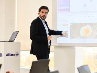Allianz Seguros x Satellites on Fire (1).jpg