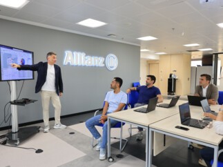 Allianz Seguros x Satellites on Fire (2).jpg