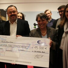 Remise d'un chèque de 15 000 € au Château de Lunéville