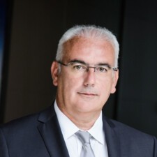Christophe SCHERRER  Directeur général délégué, en charge du développement, du marketing, de l’épargne, des engagements sociaux et sociétaux assurance et de la filiale Auxia