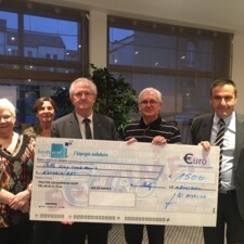 Remise d'un chèque de 1 500 € à l'association ENTRAID'ART