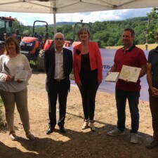 Remise du Prix National de la Dynamique Agricole aux exploitants du GAEC le JARDIN FLEURINOIS à Fleurieux-sur-l'Arbresle