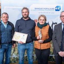 Remise du Trophée national de la Dynamique Agricole de la Banque Populaire à Nathalie et Julien BACCUS