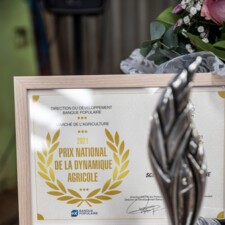 Trophée et diplôme du PRIX NATIONAL DE LA DYNAMIQUE AGRICOLE de la Banque Populaire