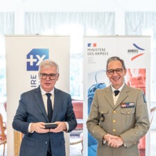 [Photo] Remise de la médaille de la Garde Nationale et du Gouverneur de Metz
