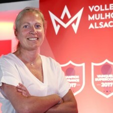 [Photo]  Magali MAGAIL, première porteuse de la Flamme Olympique de la BPALC