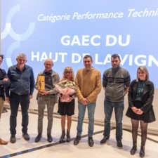[Photo] (88)  Bernard JACQUOT, son épouse Martine et leurs 3 enfants, Nicolas, Benoît et Aurore - GAEC DU HAUT DE LA VIGNE