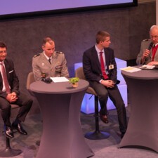 [Photo]  1ère table ronde