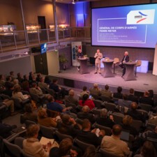 [Photo] Introduction par le général de corps d’armée Pierre MEYER gouverneur militaire de Metz