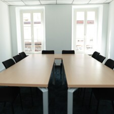 [Photo]  Salle de réunion de 12 personnes