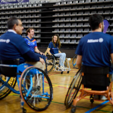 Partida de baloncesto en silla de ruedas organizada por Allianz