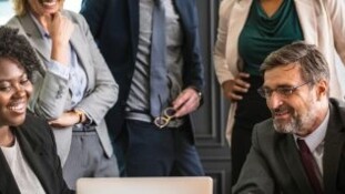 Bonne nouvelle ! Les outils ne pourront jamais remplacer les équipes de communication