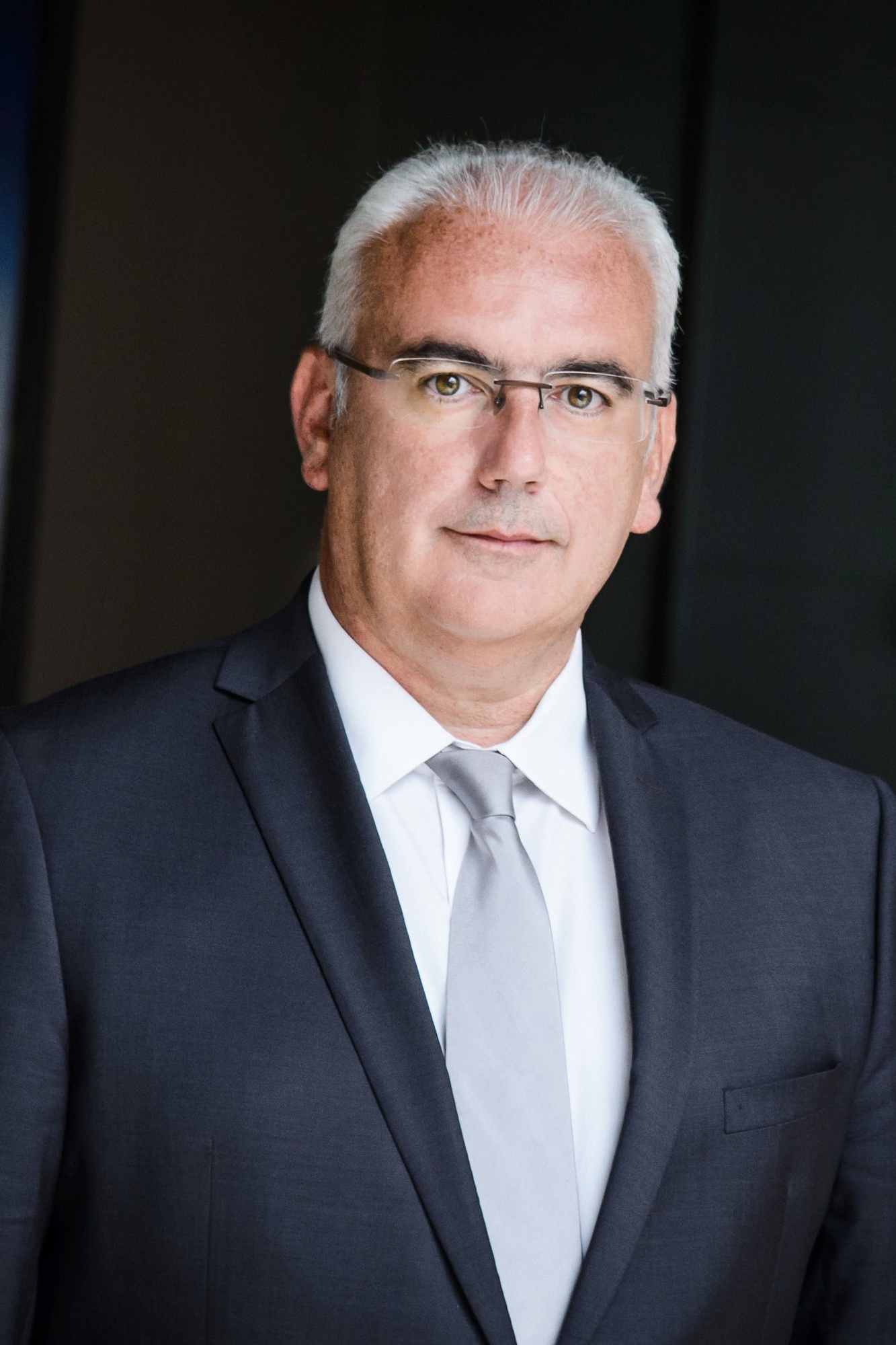 Christophe SCHERRER  Directeur général délégué, en charge du développement, du marketing, de l’épargne, des engagements sociaux et sociétaux assurance et de la filiale Auxia