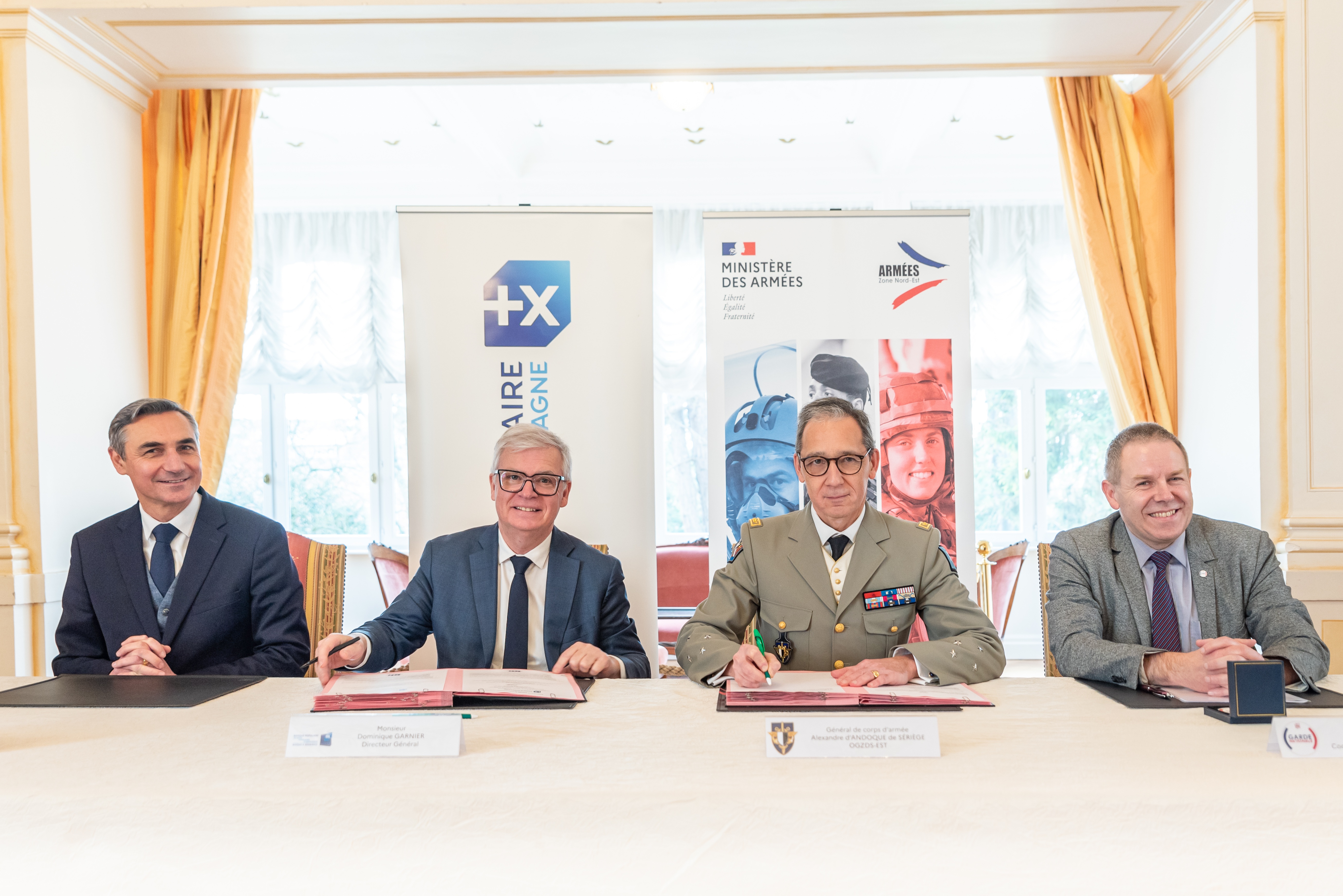 [Photo] Signature du Manifeste ProMilès et de la Convention de soutien à la politique de réserve opérationnelle