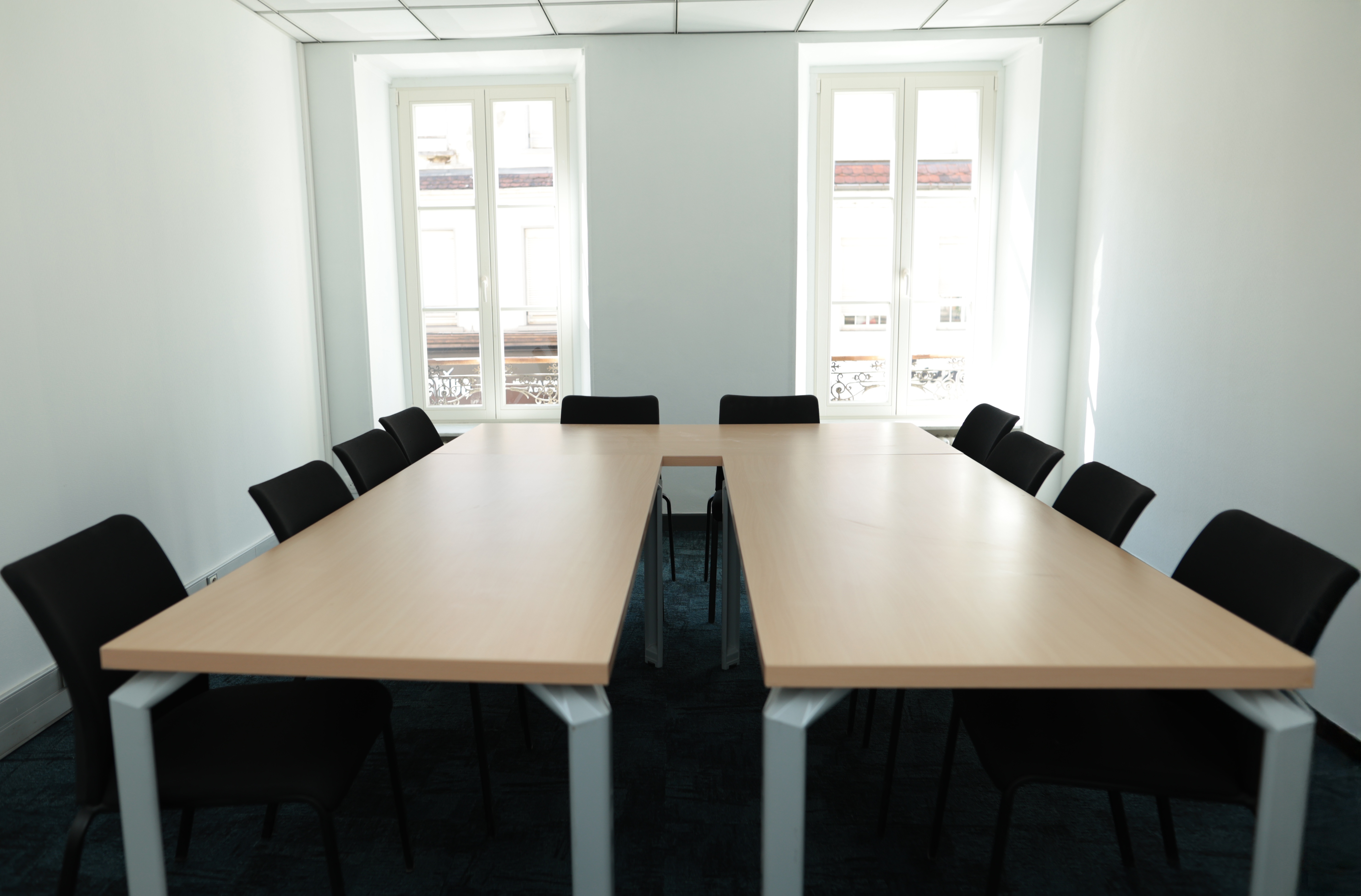 [Photo]  Salle de réunion de 12 personnes
