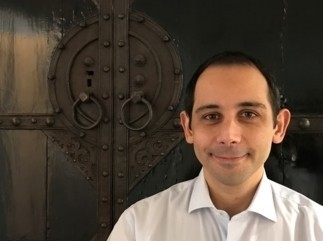 Humanis décerne le "Trophée de l'Entrepreneur" à Charles Guinot, fondateur d'OnlinePajak en Indonésie
