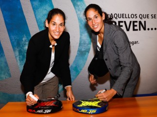 Las gemelas Sánchez Alayeto, mejor pareja femenina de pádel, visitan sede de Allianz en Barcelona