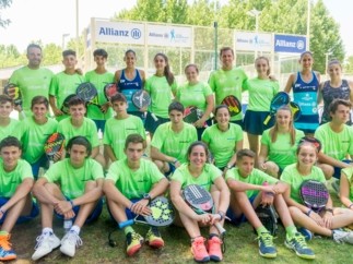 Doce chicos y ocho chicas seleccionados para el Allianz Junior Pádel Camp con Paquito Navarro