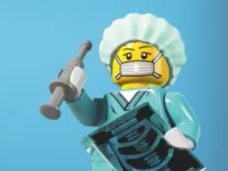 Lego se mobilise et produit 13 500 visières par jour pour le personnel soignant