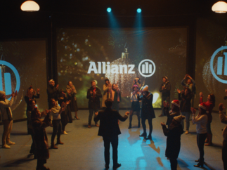 Los empleados de Allianz protagonizan la felicitación navideña de la compañía