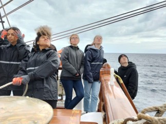 La Caisse d’Epargne Grand Est Europe offre à 22 jeunes de la région, choisis par le Réseau de la 2ème chance, un stage sur le Belem.
