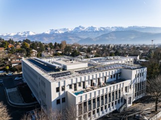 UN SITE ENTIEREMENT RENOVE ET ECO-RESPONSABLE A CORENC (ISERE) POUR LA BANQUE POPULAIRE AUVERGNE RHONE ALPES