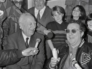 Quarante ans après l’appel de Coluche, la ville de Marseille ouvre ses portes aux Restos du Cœur avec une exposition de l'AFP