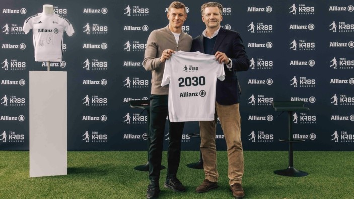 Allianz y Toni Kroos Academy firman una alianza para impulsar el talento futbolístico entre niños y jóvenes