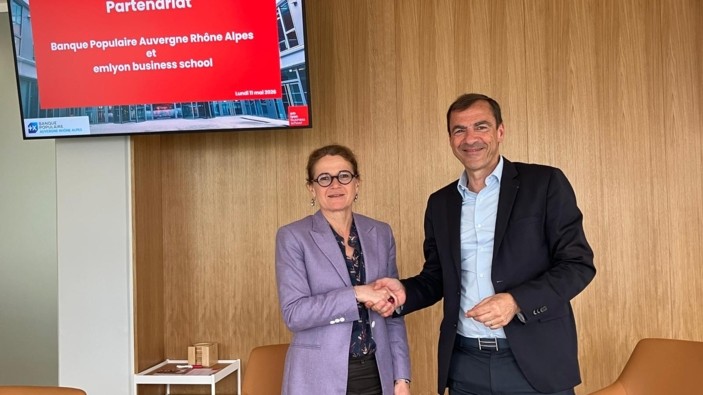 Banque Populaire Auvergne Rhône Alpes et emlyon business school renouvellent leur partenariat jusqu'en 2030