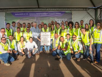 Entrevias teams celebrating the new SP-333 section opening – Brazil