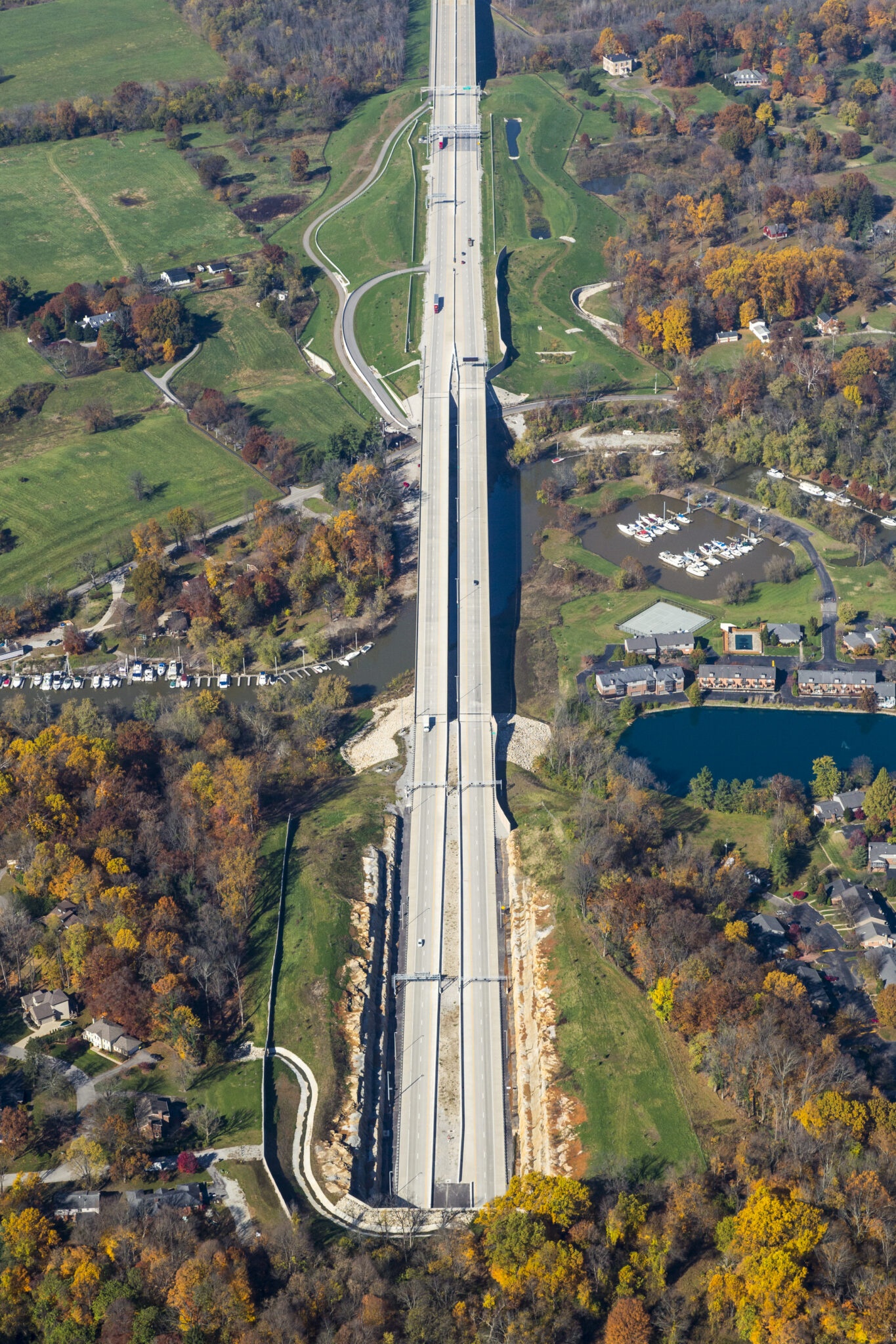 VINCI Highways – United States – Ohio River Bridge – Aerial View.jpg