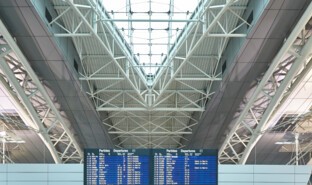 Passagers, Aéroport de Porto, Portugal