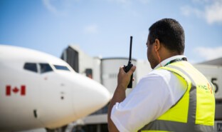 Agent de piste, Aéroport de Puerto Plata, République Dominicaine.jpg