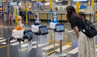 Robots, Aéroport de Kobe, Japon