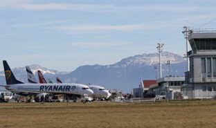 Aéroport Grenoble Alpes Isère, France